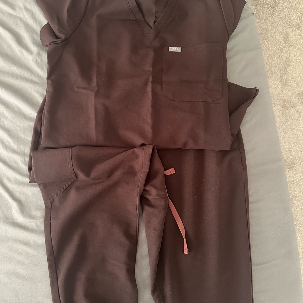 Espresso Figs Women’s Scrub Set